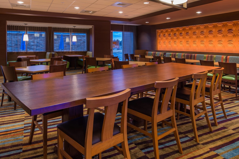 Fairfield Inn Suites St Louis Westport 32/39