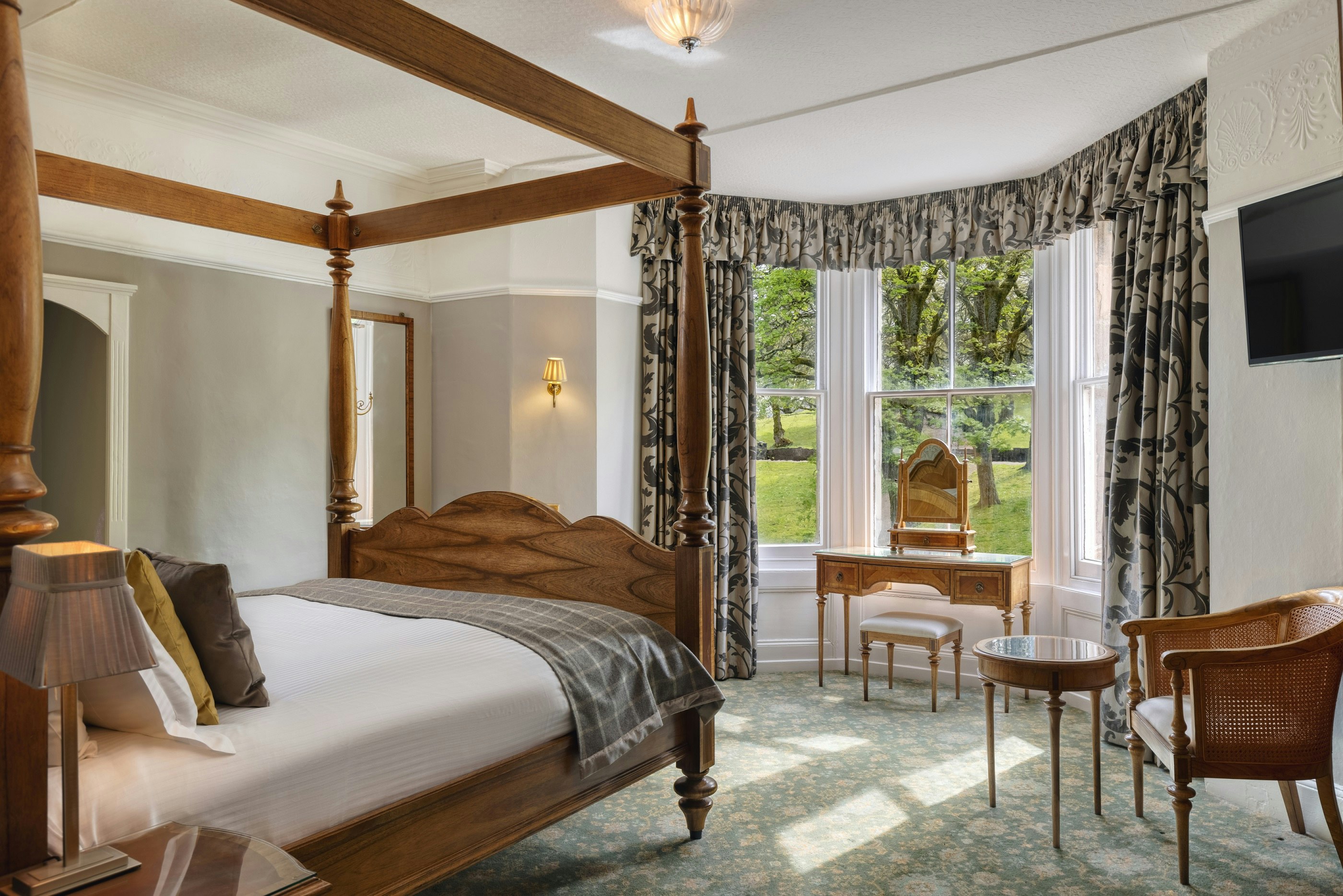 Four Poster