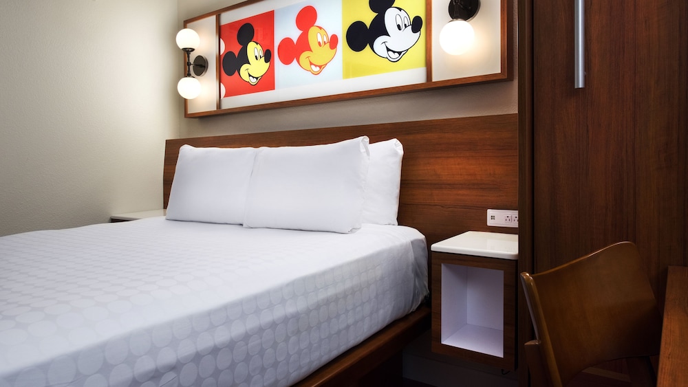 Disneys Pop Century Resort 25/50