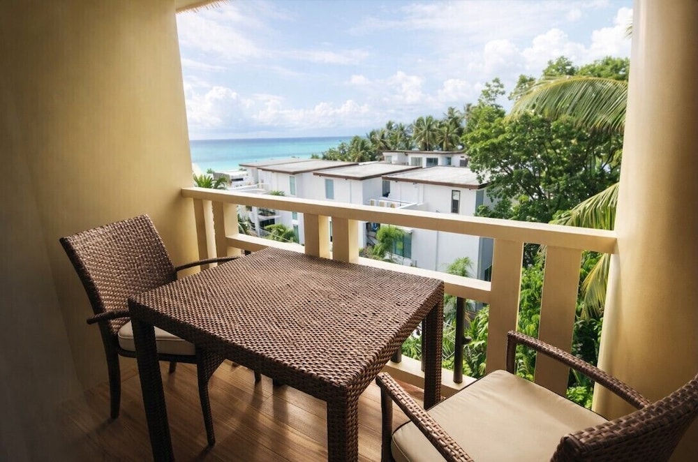 Ambassador In Paradise 34/49