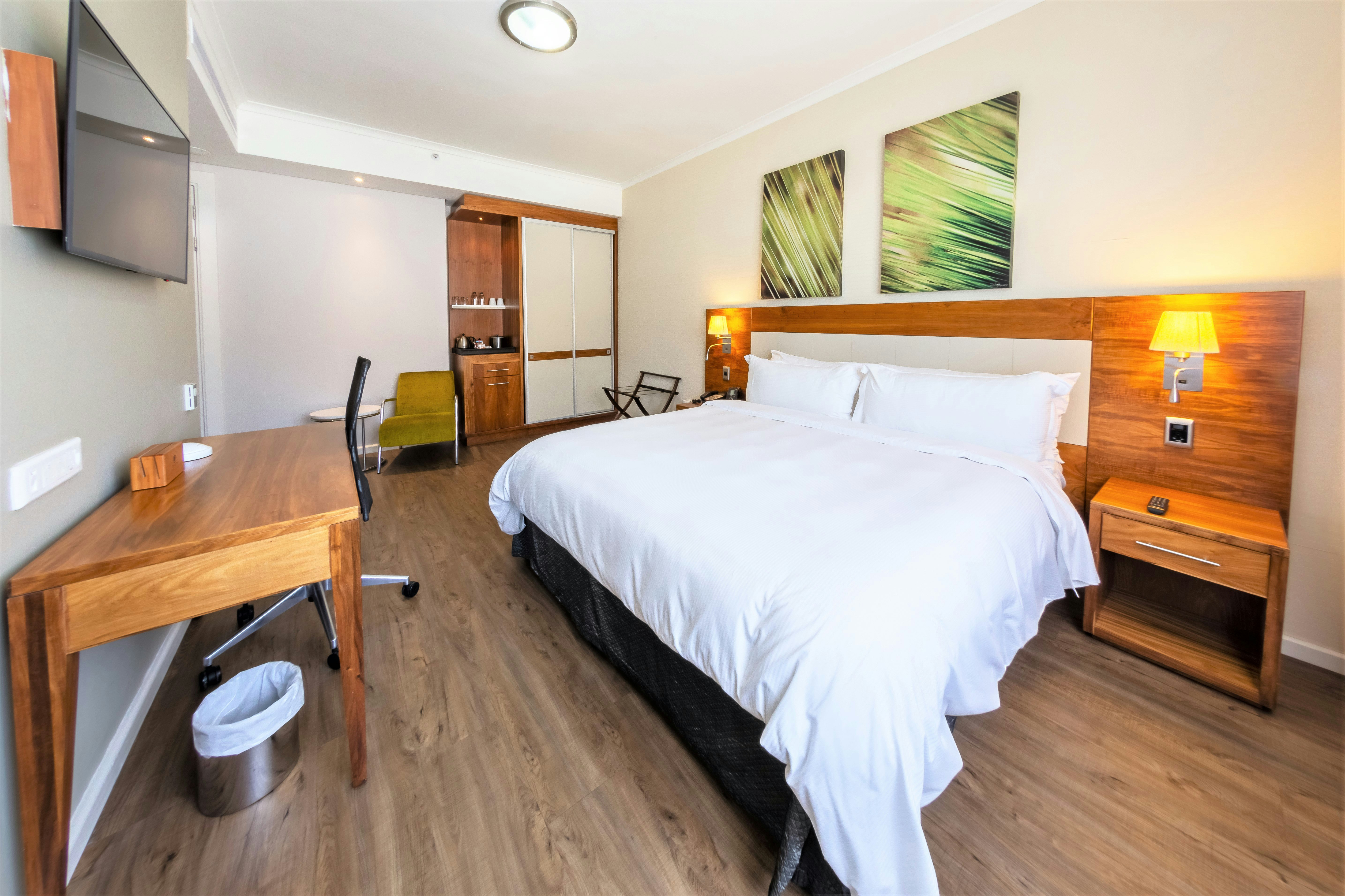 Guest room, Queen bed