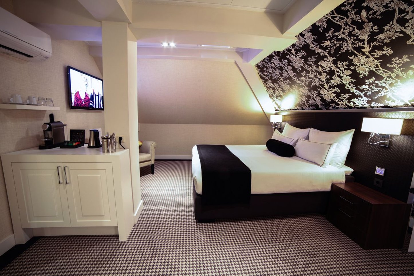 Room, Double Bed, No Window, Attic