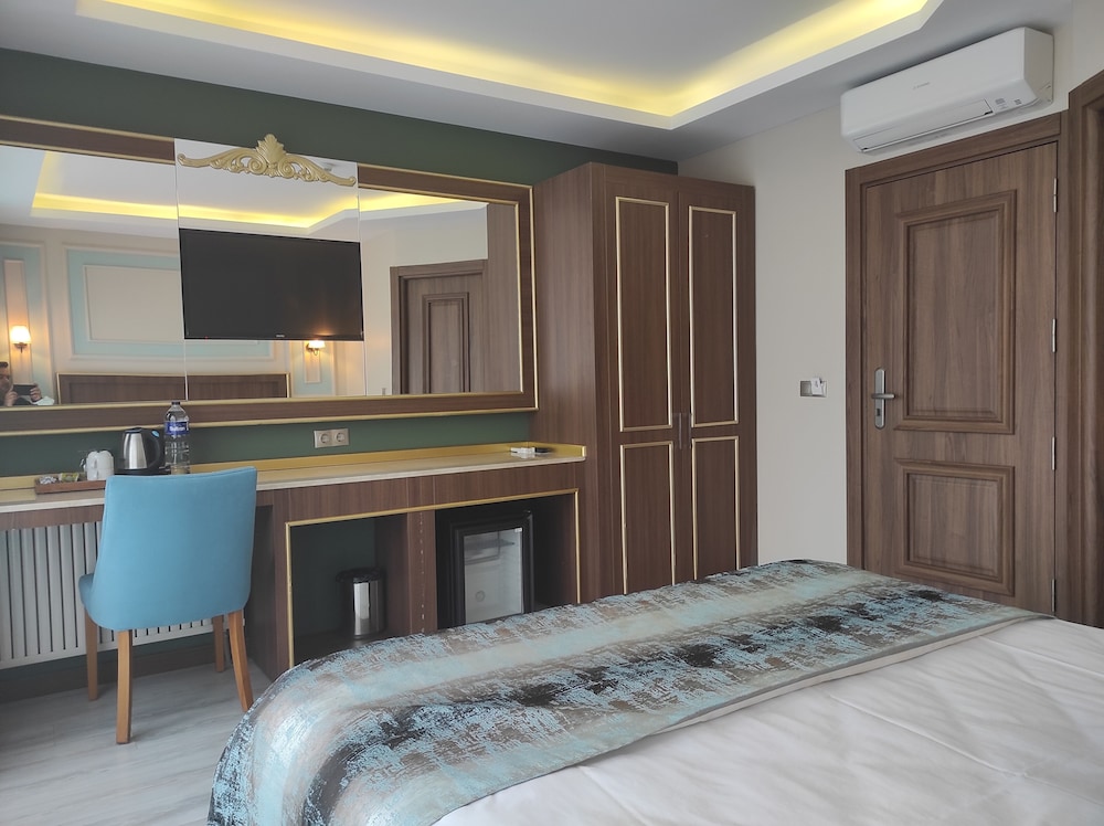 Magnaura House Hotel 31/53
