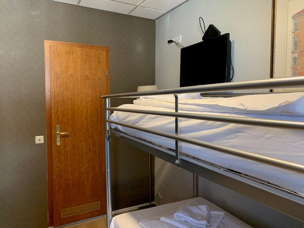 Di-Ann Hotel 55/67