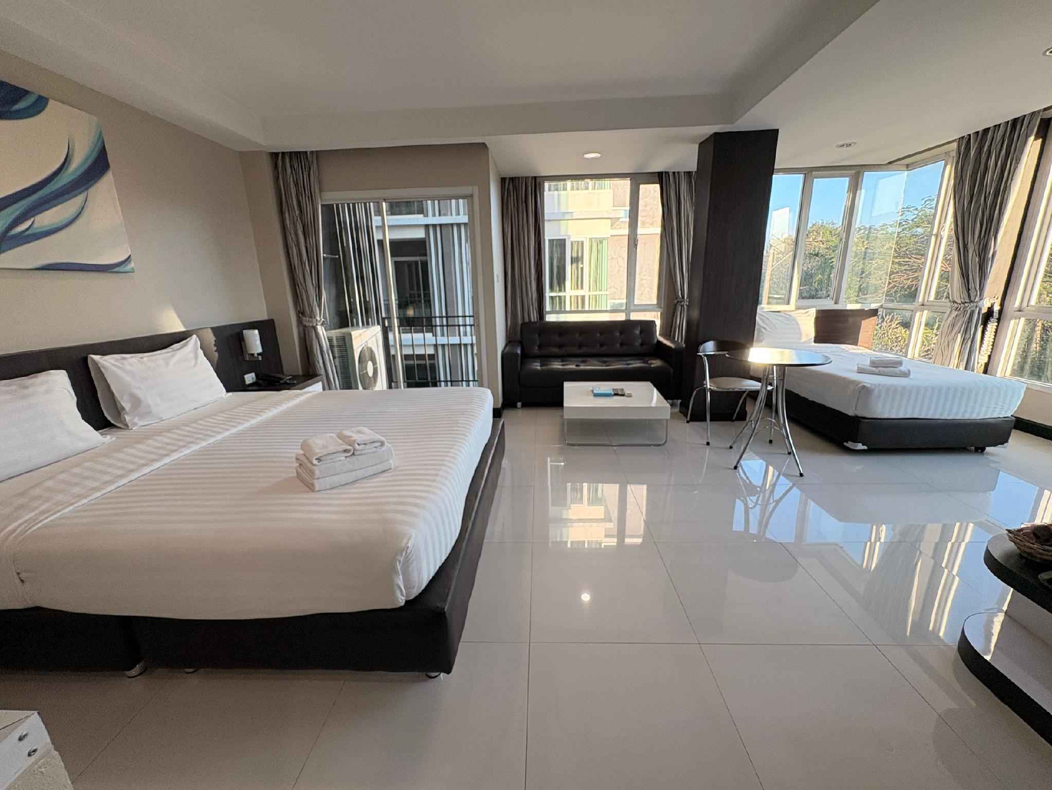 Deluxe, King Bed