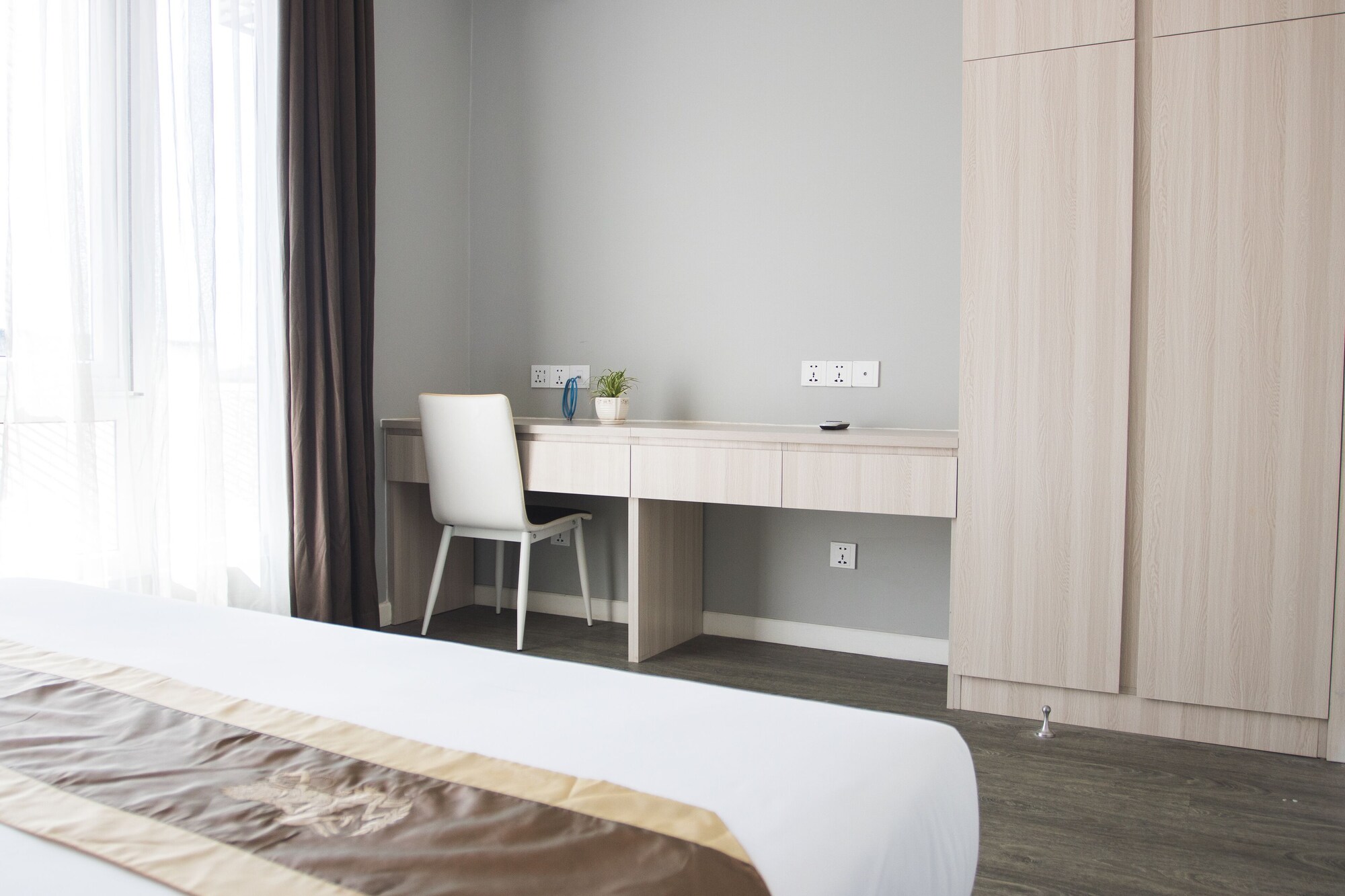 1 BEDROOM, SUITE