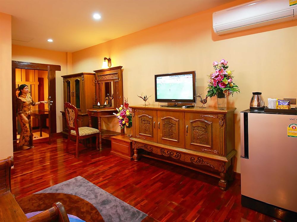 At Chiang Mai Hotel 8/50