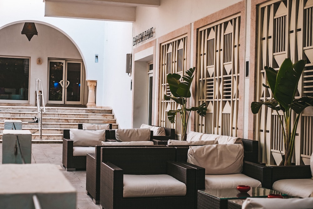 THE ORANGERS BEACH RESORT AND BUNGALOWS 17/43