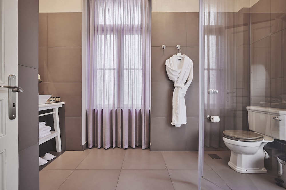 Bohemian Suites Athens 44/45