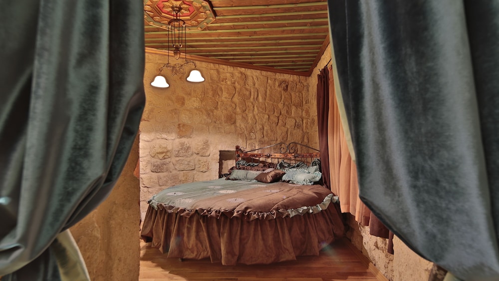 Golden Cave Suites 19/55