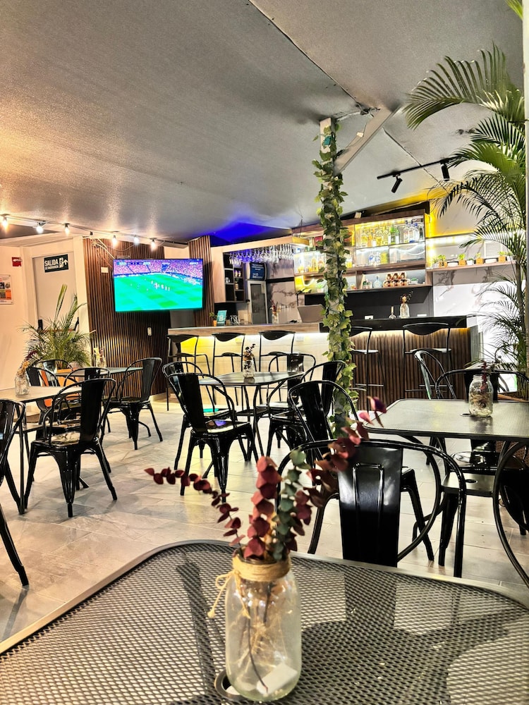 Hotel Laureles Plaza 54/63