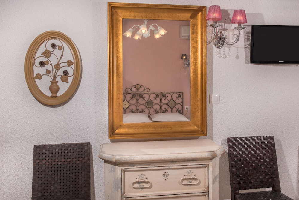 Leandros Hotel 2/50