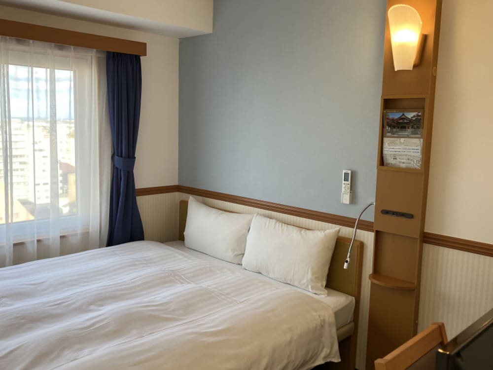 STANDARD, QUEEN BED