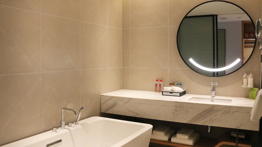 Holiday Inn & Suites Wuhan International Expo 30/67