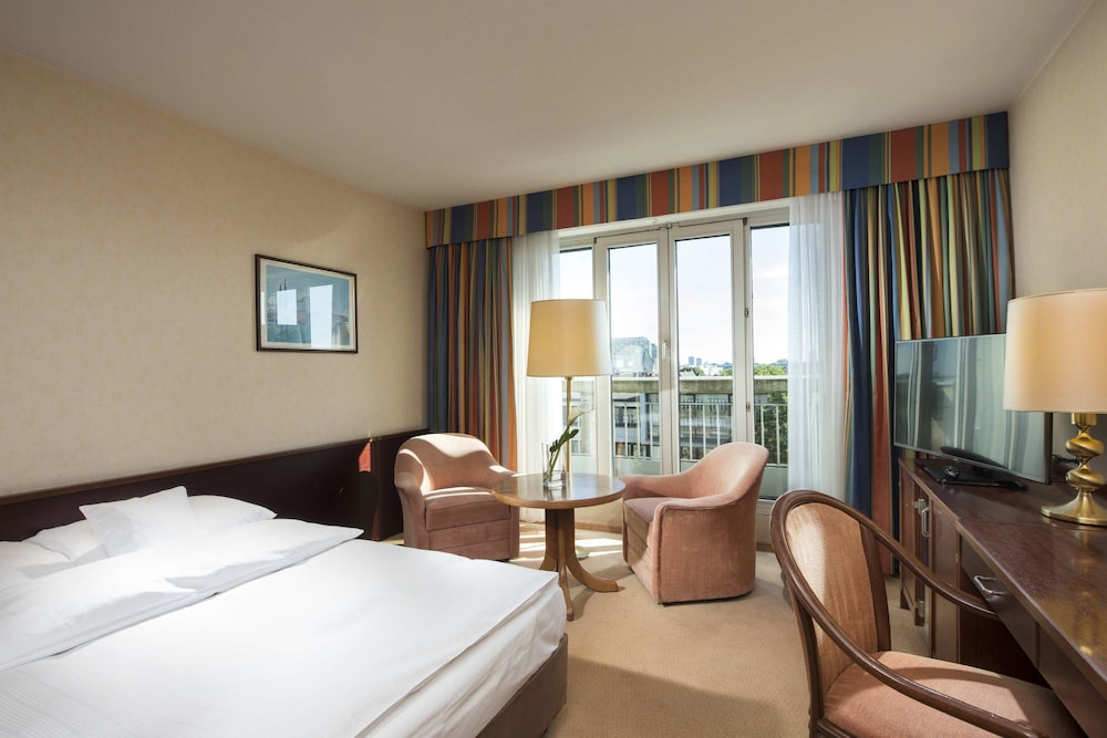 COMFORT, QUEEN BED