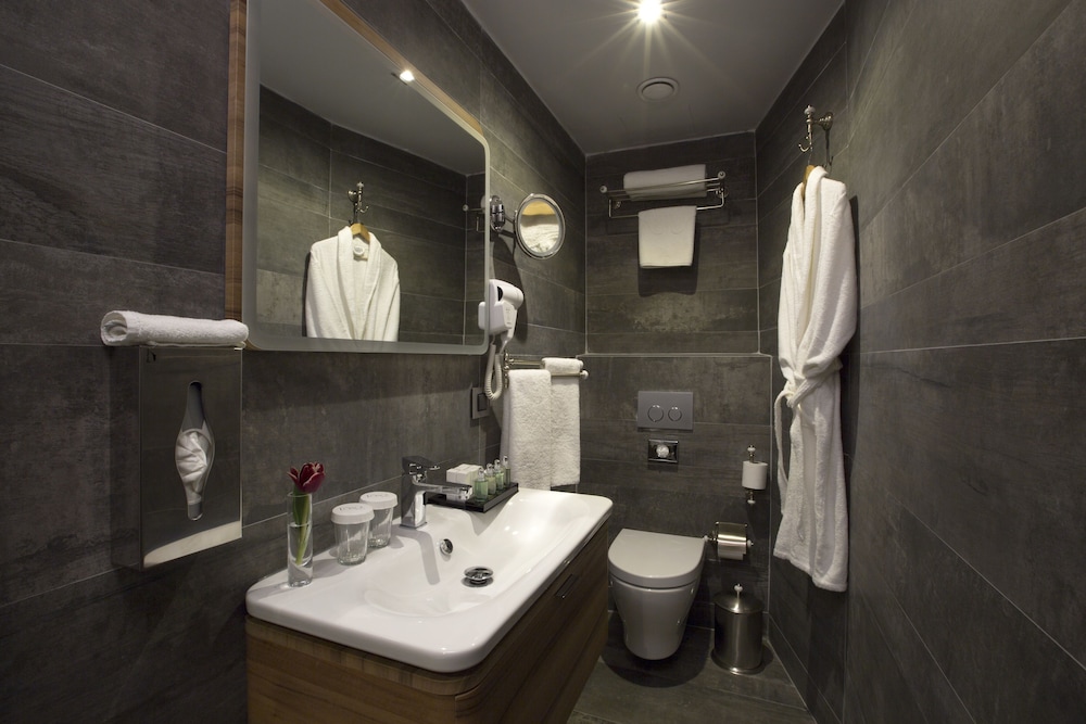 TAXIM LOUNGE HOTEL 56/58