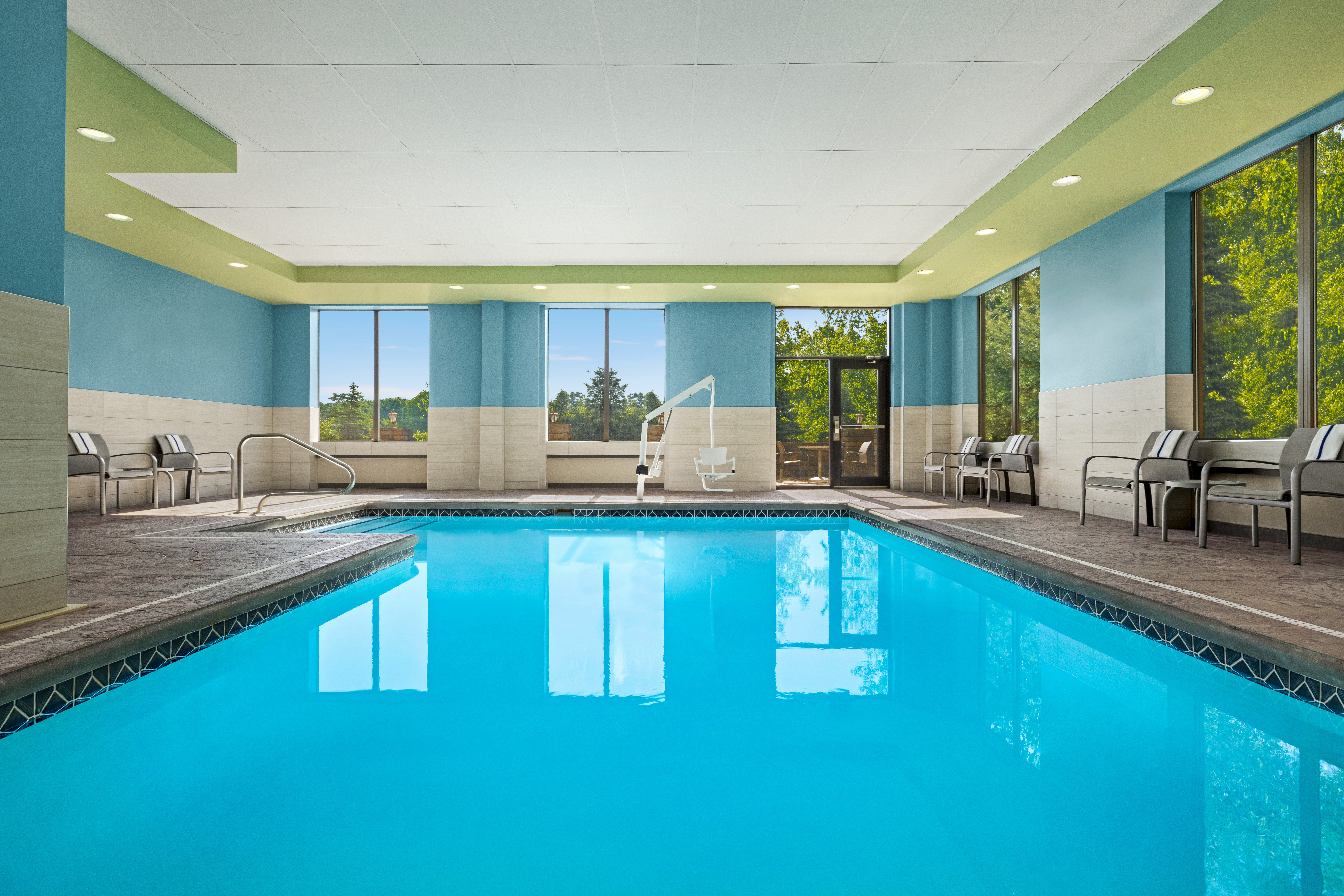 Holiday Inn Express Suites Akron Regional Airport Area 27/43