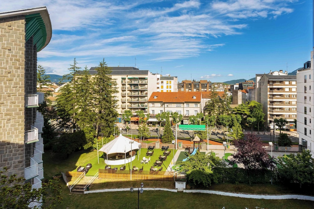 Gran Hotel de Jaca 44/50