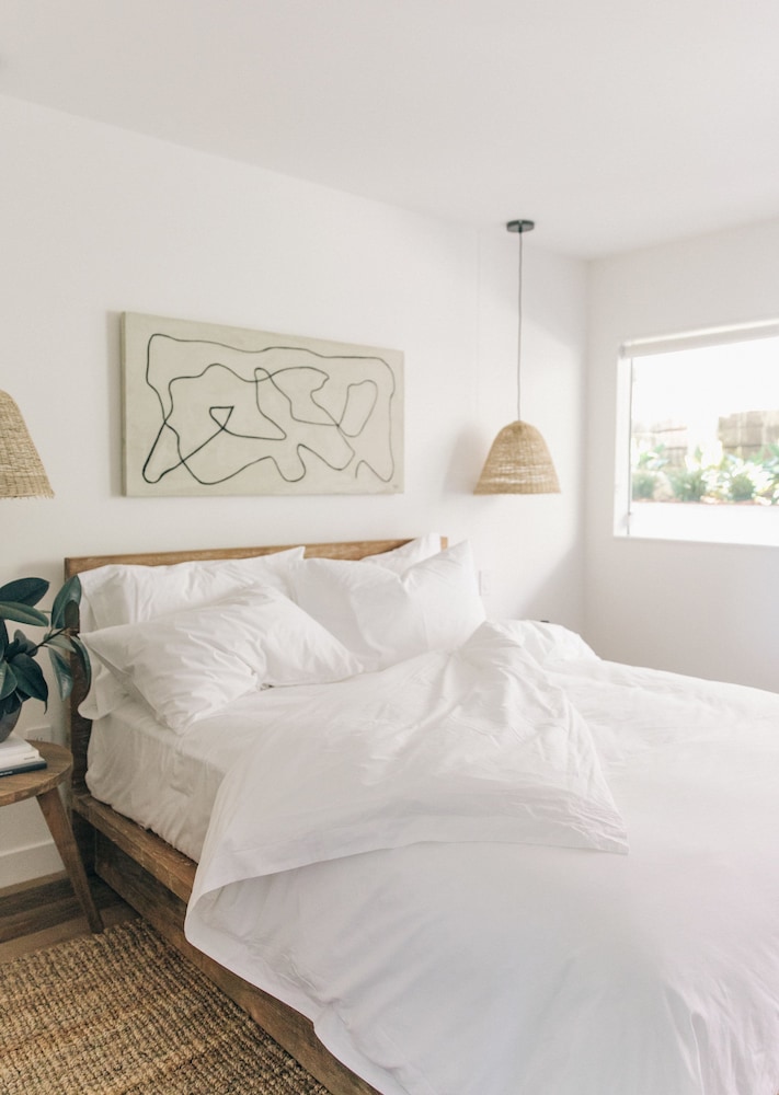 Pacific, Queen Bed