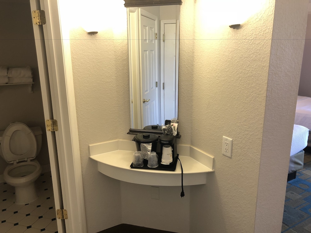 La Quinta Inn & Suites by Wyndham Jacksonville Butler Blvd 29/55