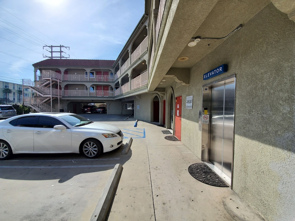 Colony Inn North Hollywood 46/62