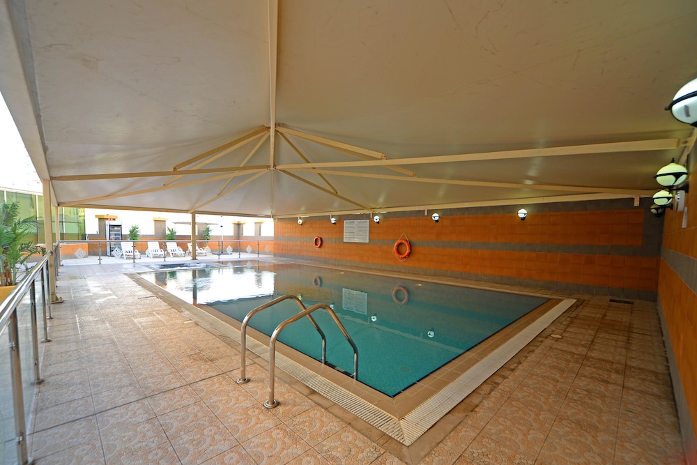 swimming pool spa