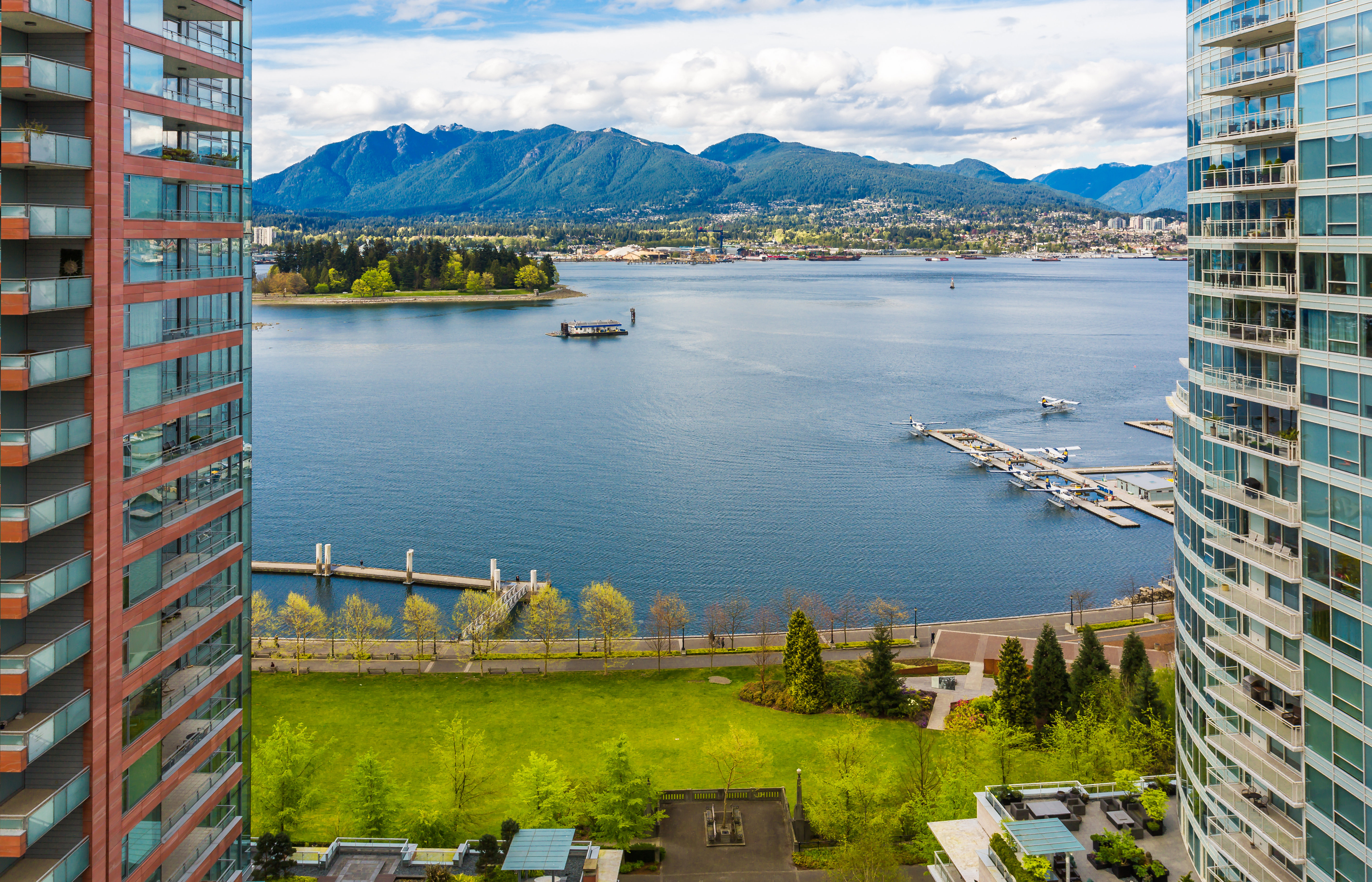 Pinnacle Vancouver Harbourfront (Ex Renaissance) 56/57