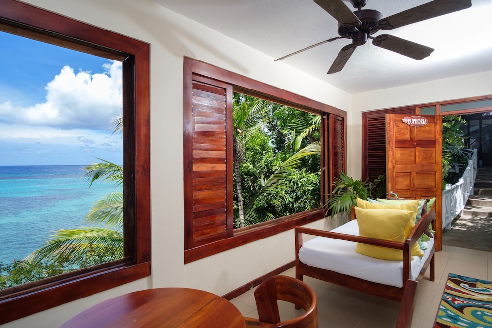 Hibiscus Lodge 38/58