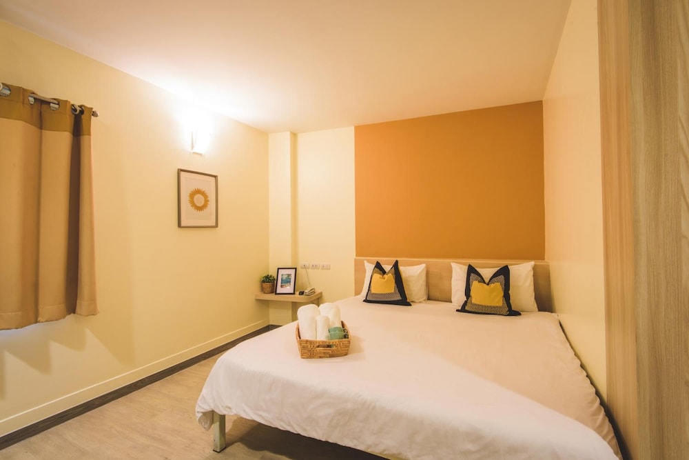 DELUXE, DOUBLE BED