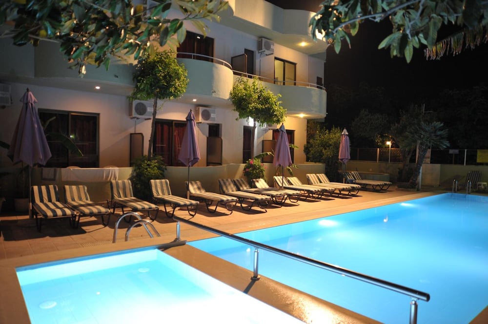 Anseli Hotel Apartments and Studios in Kremasti