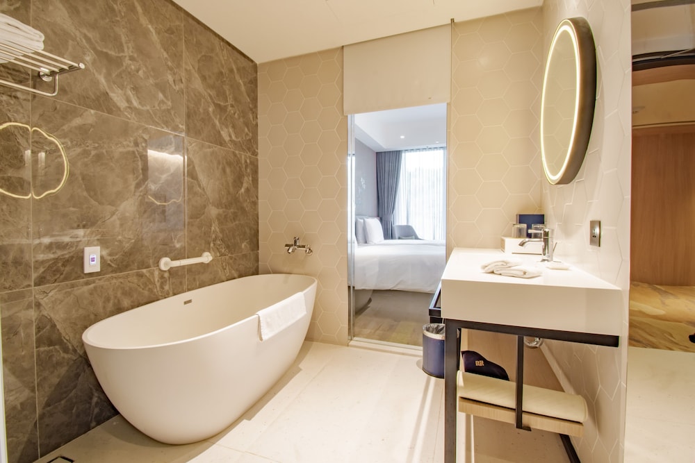 Golden Tulip FAB Hotel 39/43