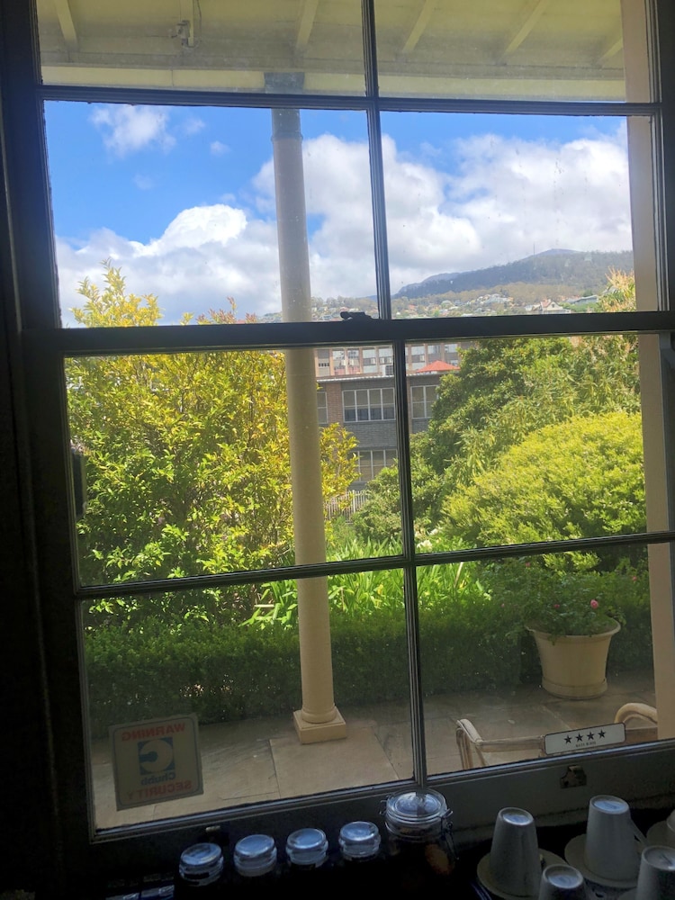 The Lodge On Elizabeth 24/50