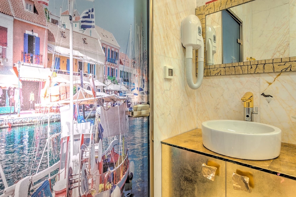 Fiscardonna Luxury Suites 44/50