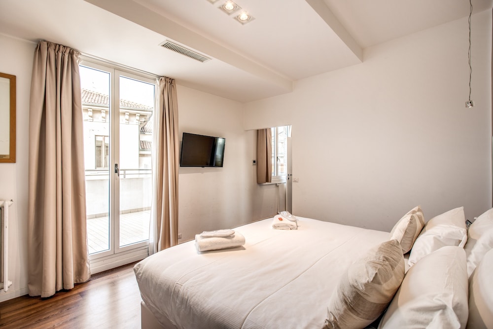 DELUXE, APARTMENT