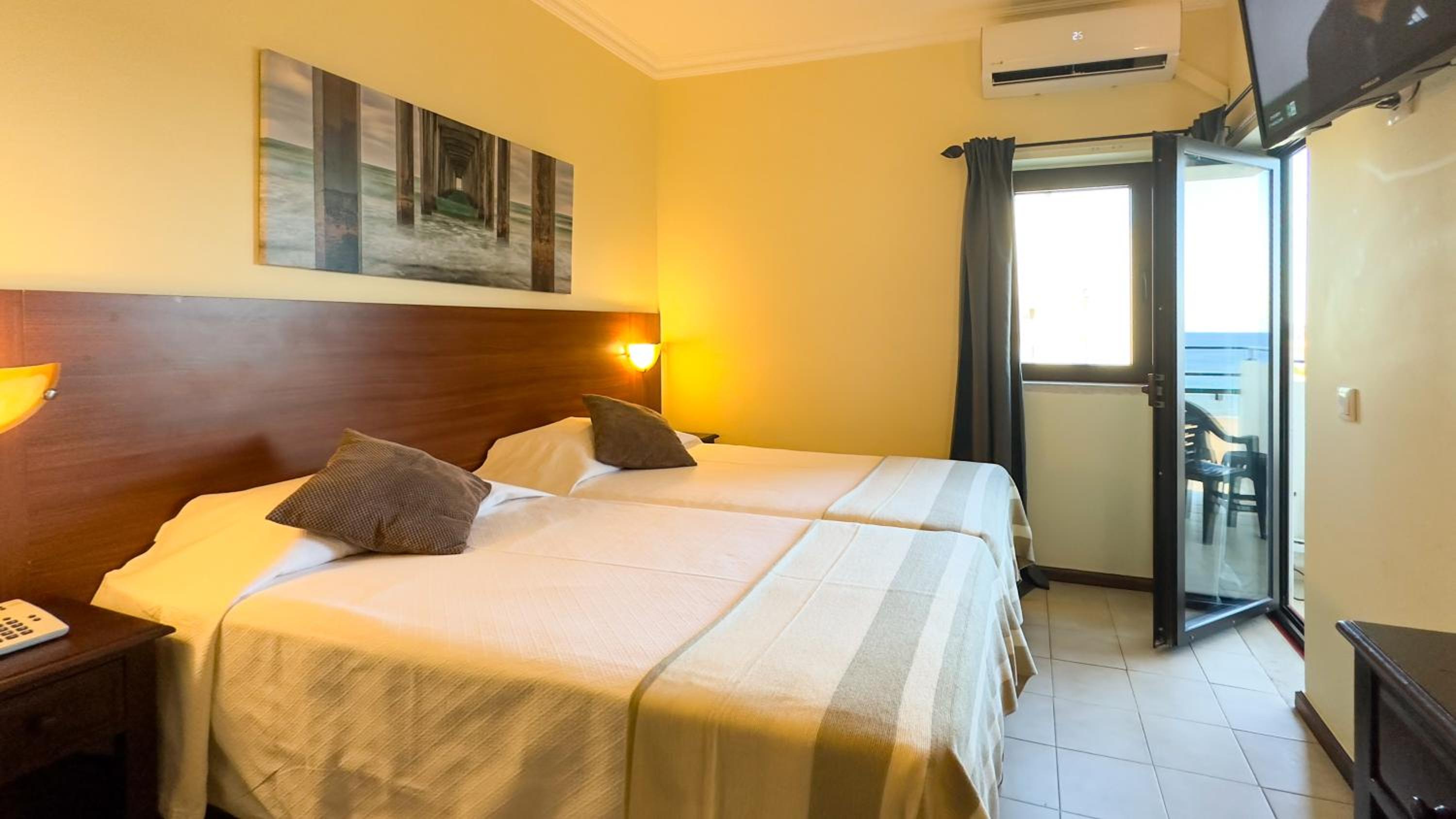 Standard, Twin Beds, Avenida Praia 3/10