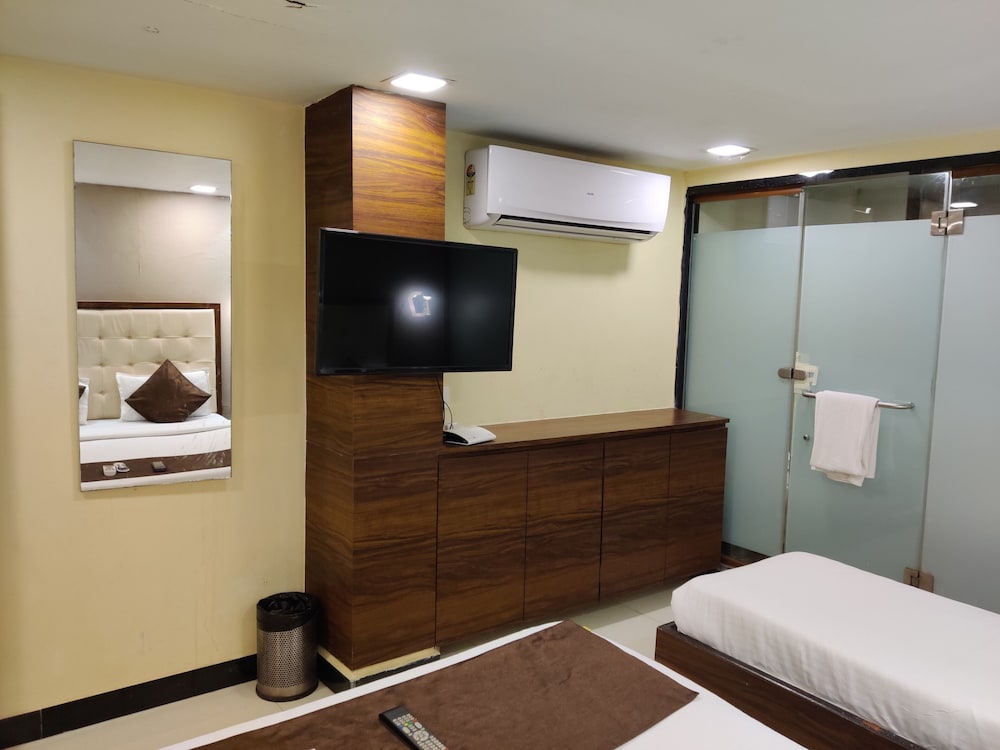 Fabhotel Garden Creek Residency Andheri 15/22