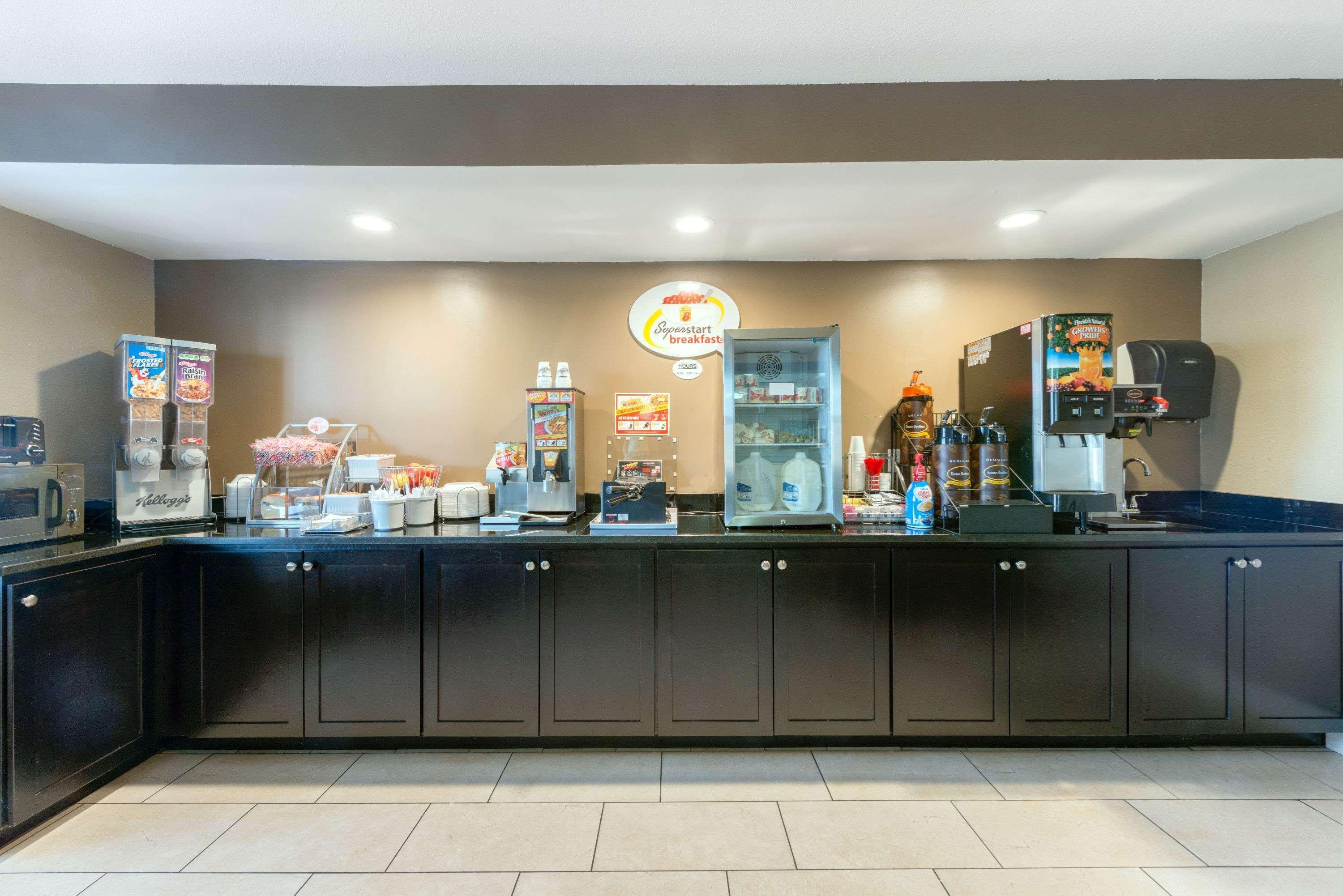 Super 8 by Wyndham Springfield East 29/30