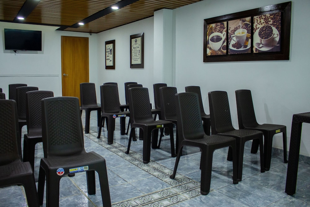 Hotel Brisas de Calima 48/55