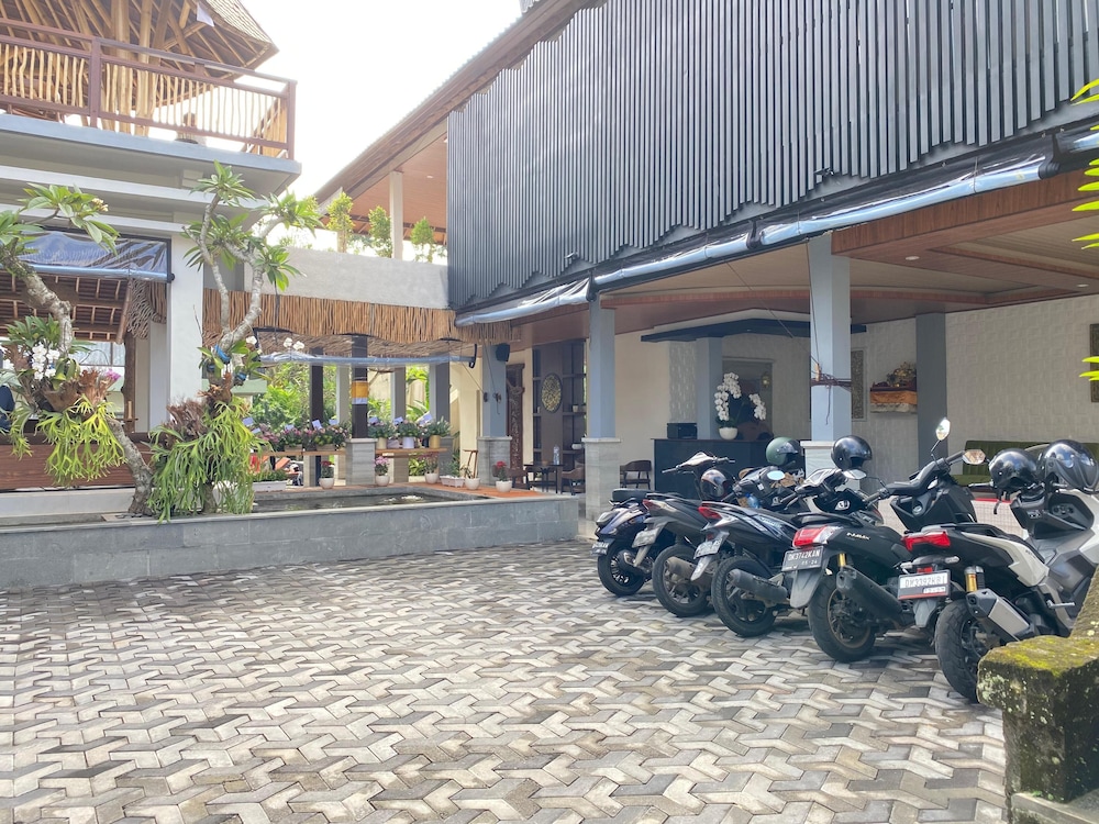 Putri Ayu Cottages 53/63