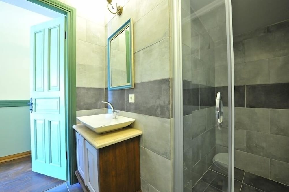 Petrino Gokceada Hotel 35/37