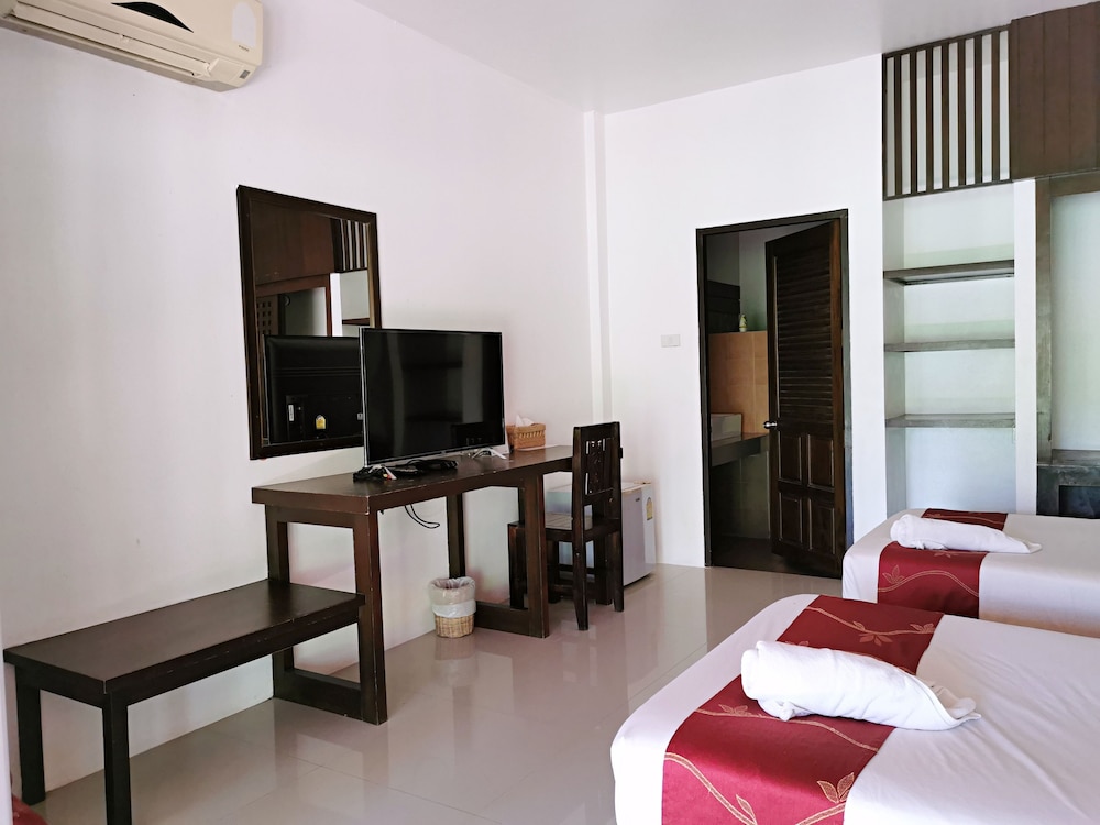 Nana Beach Hotel 61/80