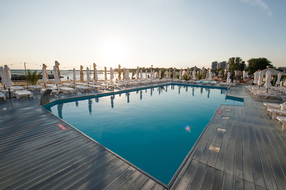 Malibu Hotel 20/50