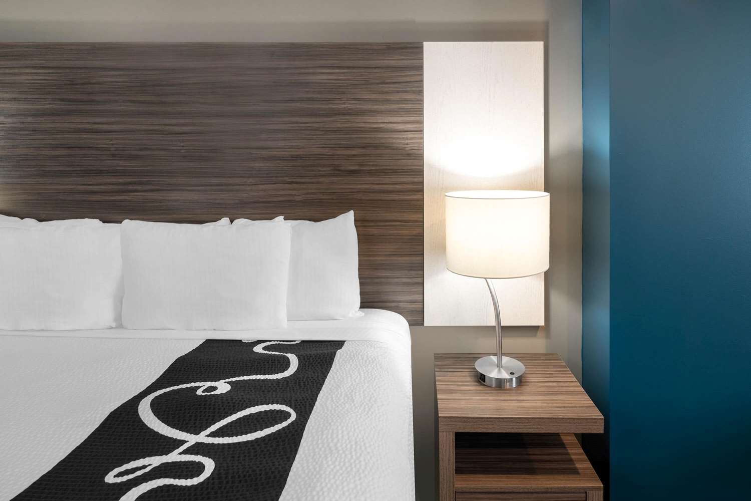 La Quinta Inn & Suites by Wyndham Forsyth 27/45