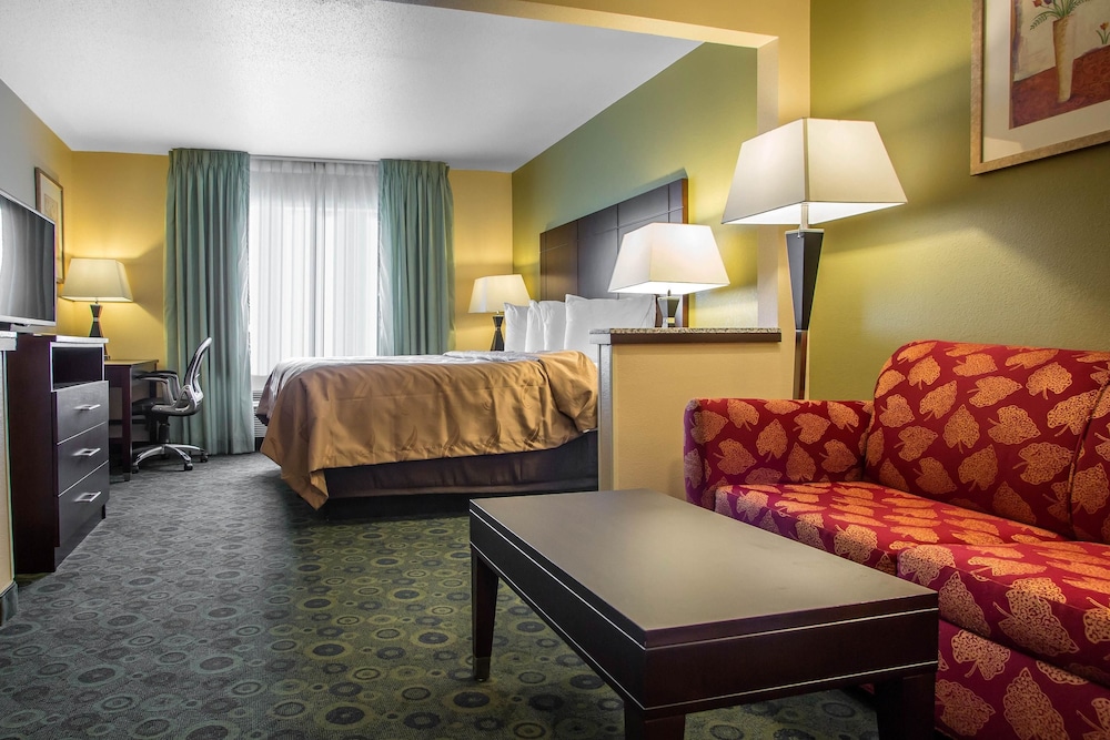Quality Inn & Suites Bloomington I-55 and I-74 26/39