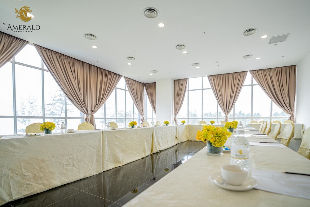 Amerald Resort Hotel 29/35