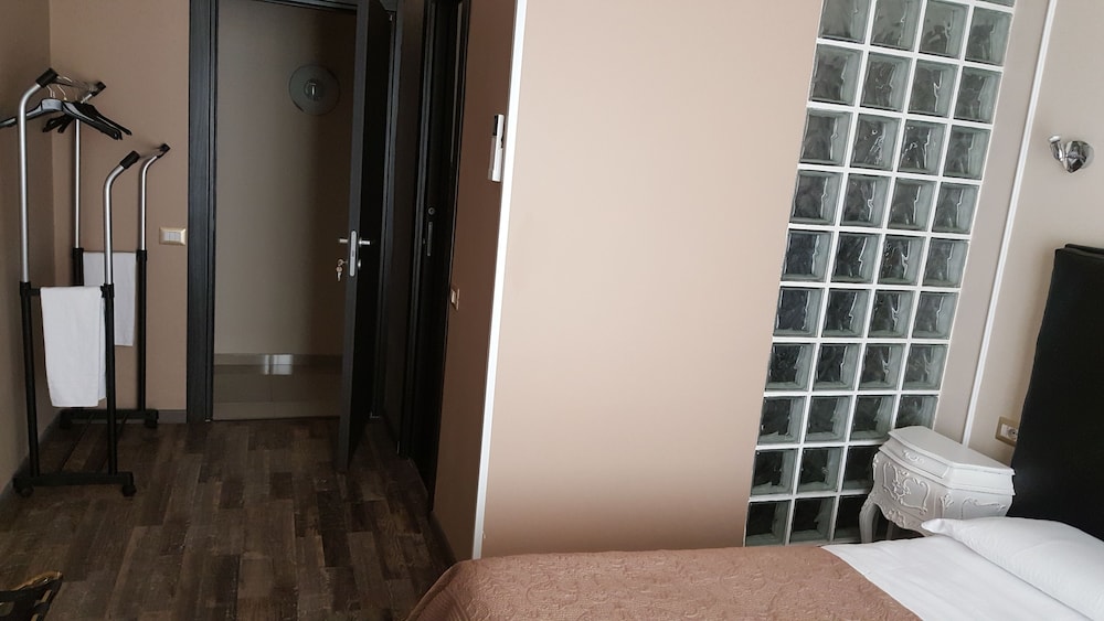 Candia Rooms 8/21