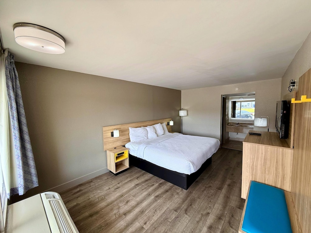 غرفة بسرير كينج للمدخنين، Days Inn By Wyndham Ruther Glen Kings Dominion Area 2/4