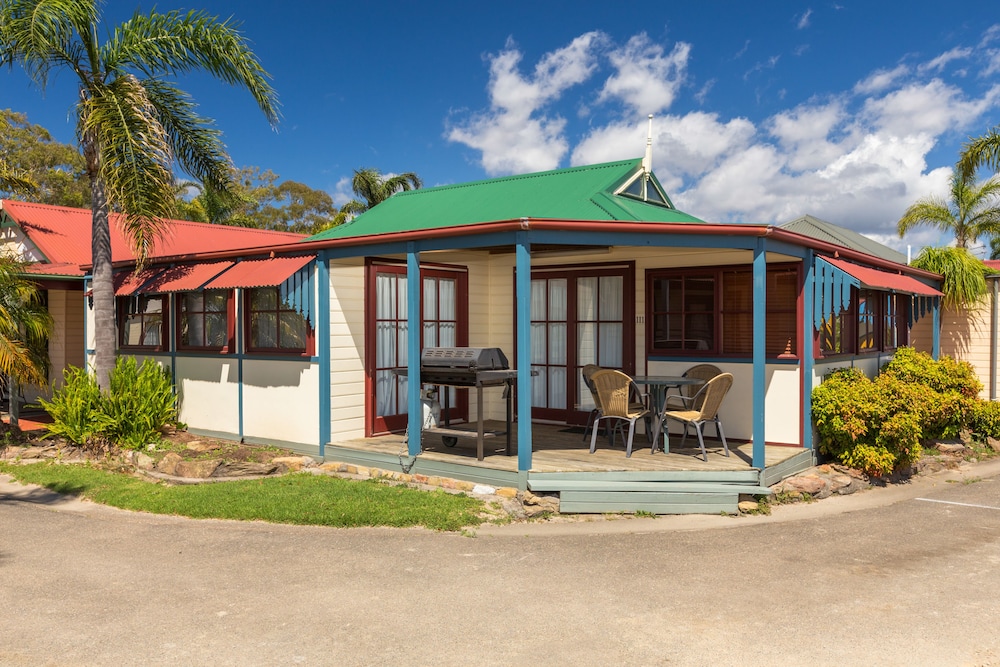Coachhouse Marina Resort 2/50