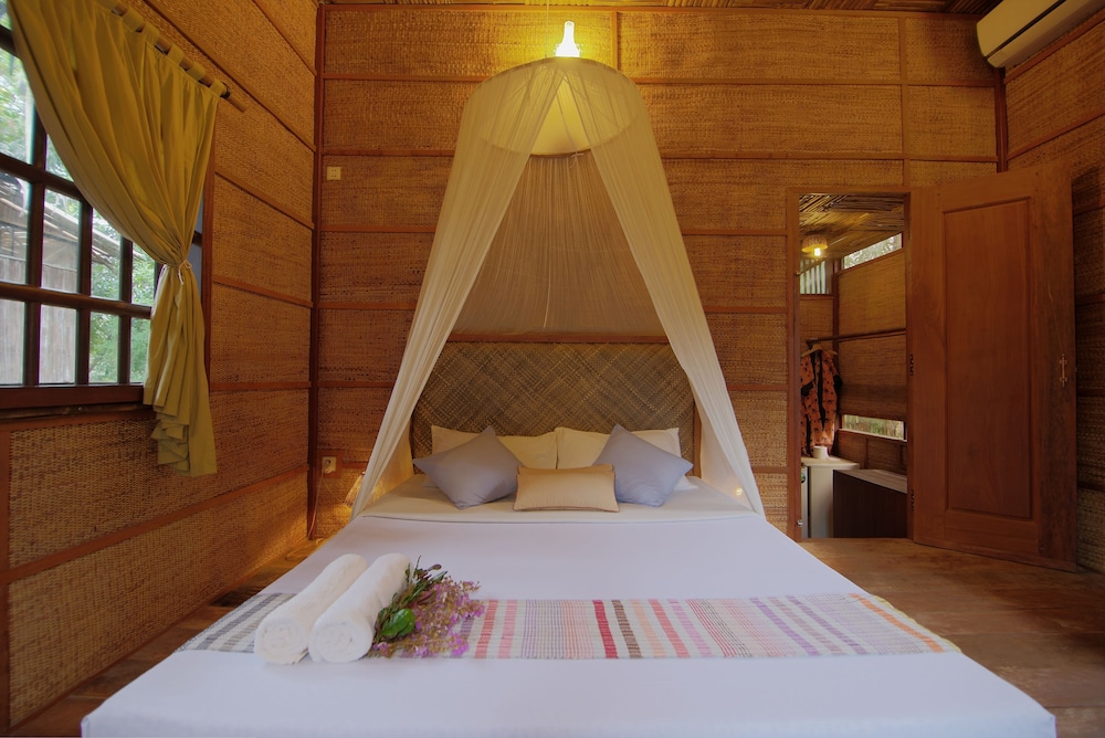 PRIVATE, BAMBOO, HOUSE