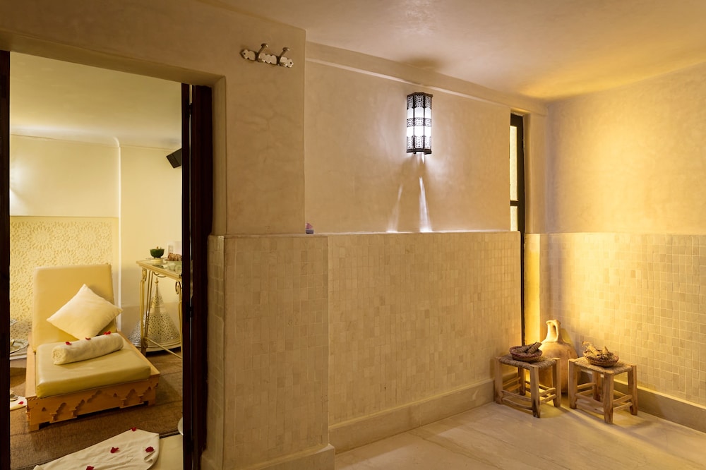 Palais Khum Boutique Hotel & Spa 71/72